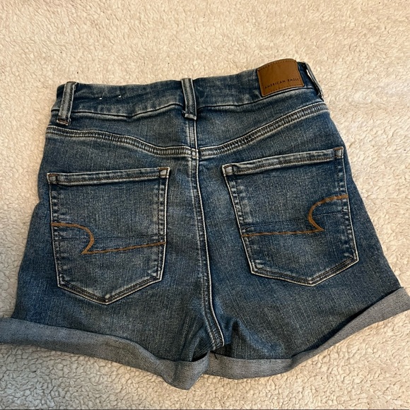 American Eagle 🦅 Curvy Hi-Rise Shorts - Picture 2 of 5